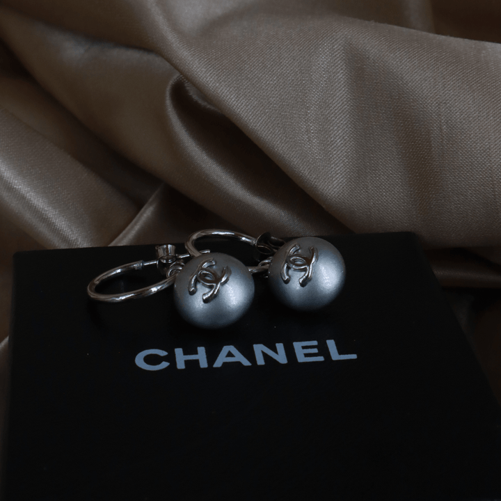 CHANEL 1999年代珍珠雙C吊墜耳環 - Vintasy
