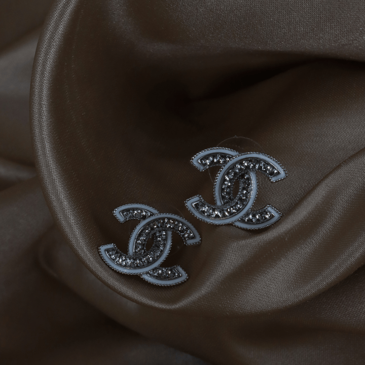 CHANEL 經典銀色水晶雙C耳釘 | 2025年新品 - Vintasy