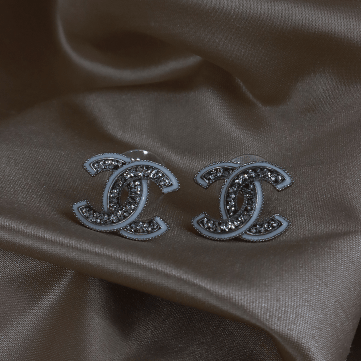 CHANEL 經典銀色水晶雙C耳釘 | 2025年新品 - Vintasy