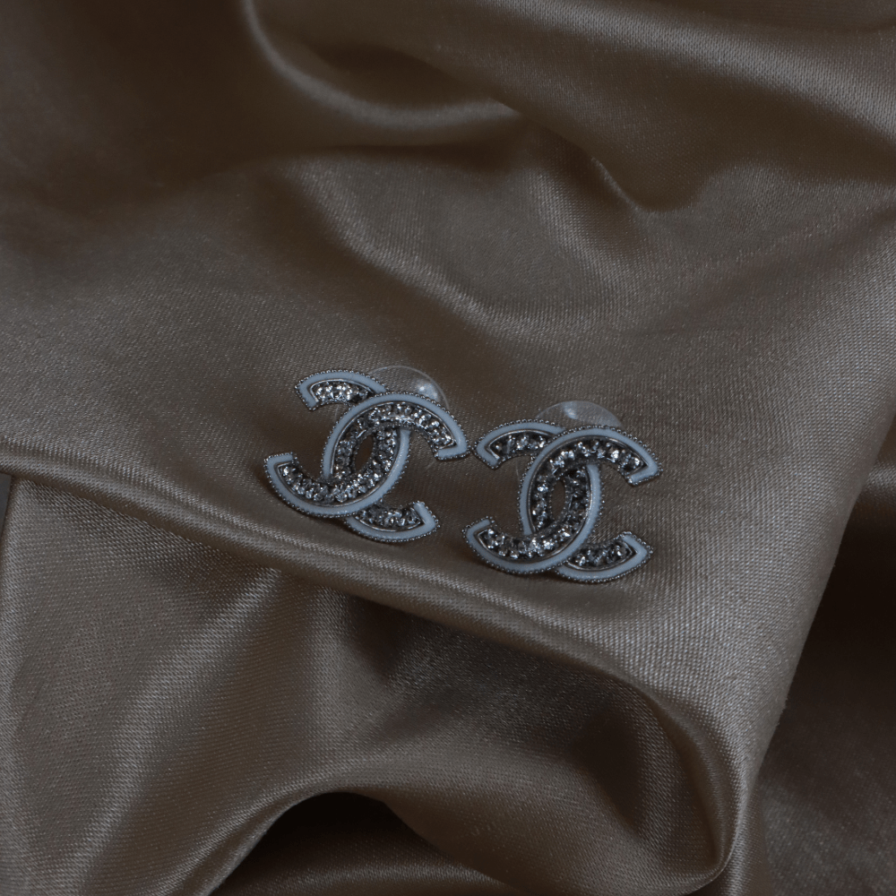 CHANEL 經典銀色水晶雙C耳釘 | 2025年新品 - Vintasy
