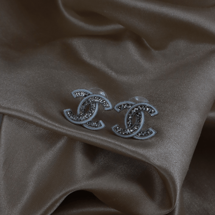 CHANEL 經典銀色水晶雙C耳釘 | 2025年新品 - Vintasy