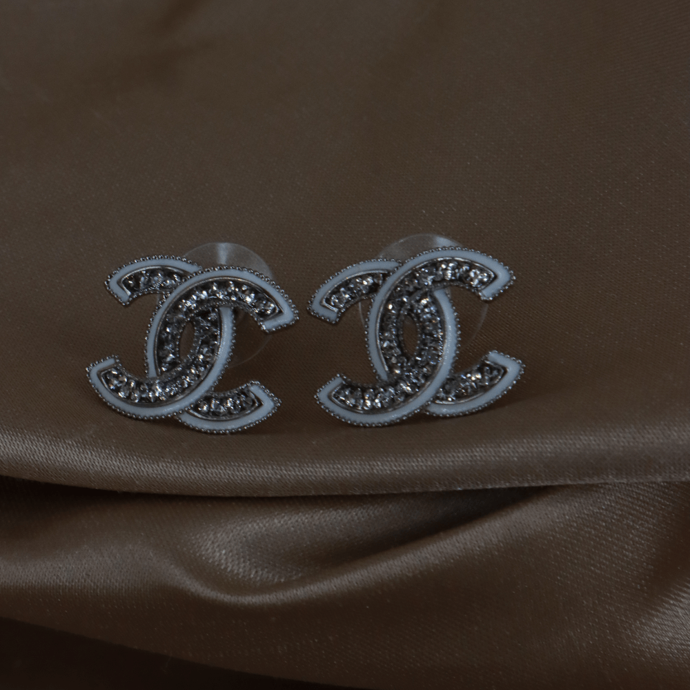 CHANEL 經典銀色水晶雙C耳釘 | 2025年新品 - Vintasy