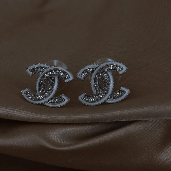 CHANEL 經典銀色水晶雙C耳釘 | 2025年新品 - Vintasy