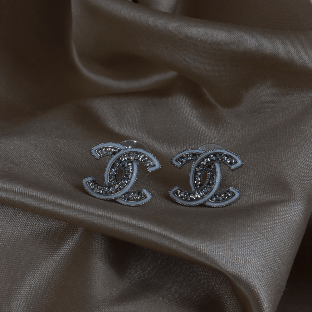 CHANEL 經典銀色水晶雙C耳釘 | 2025年新品 - Vintasy