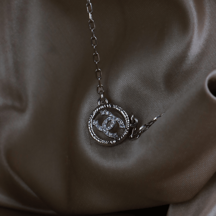 CHANEL COCO雙C 吊墜水晶項鏈 |2022年款|附原盒未使用 - Vintasy
