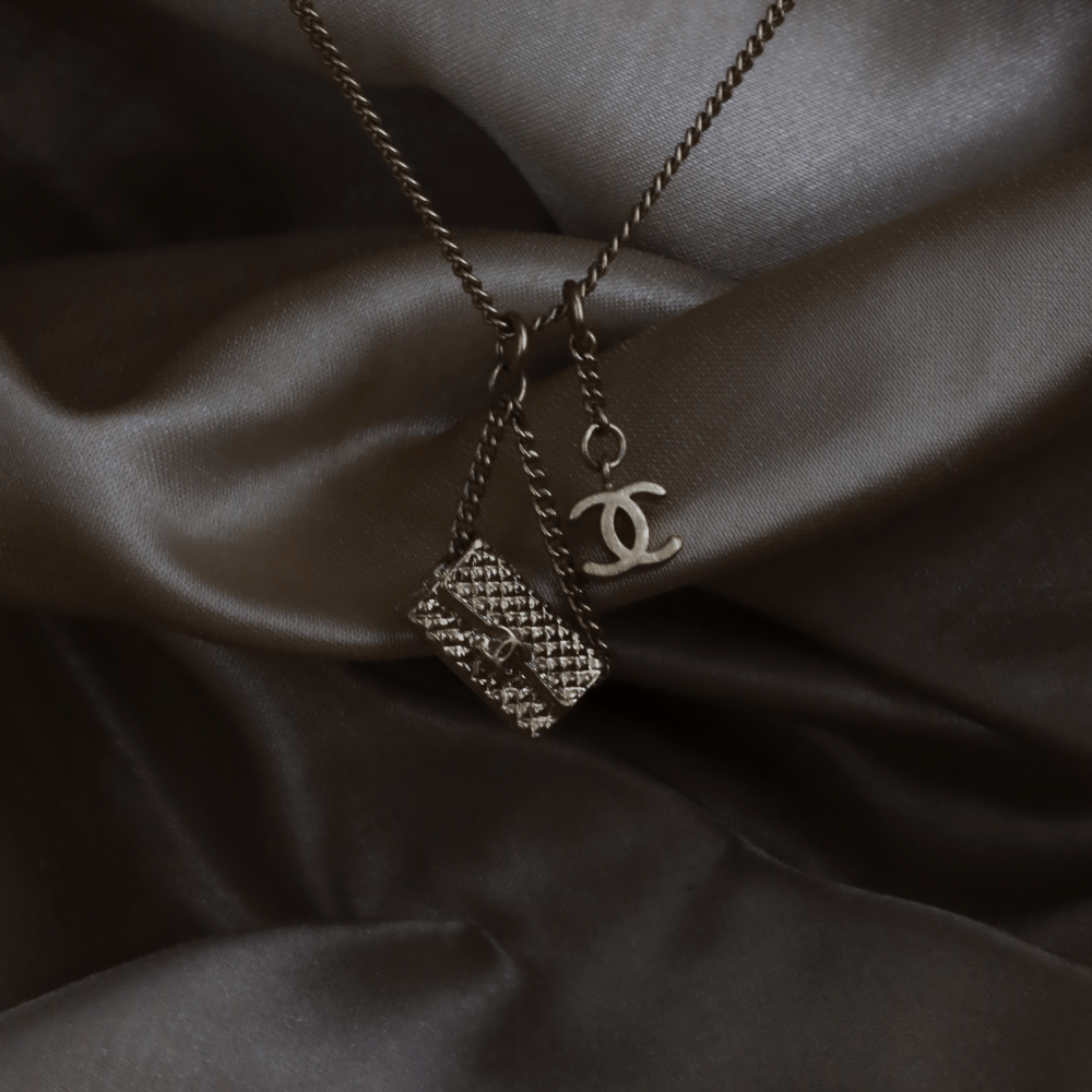 CHANEL COCO雙C包包吊墜項鏈|2005年款式|未使用品附原盒 - Vintasy