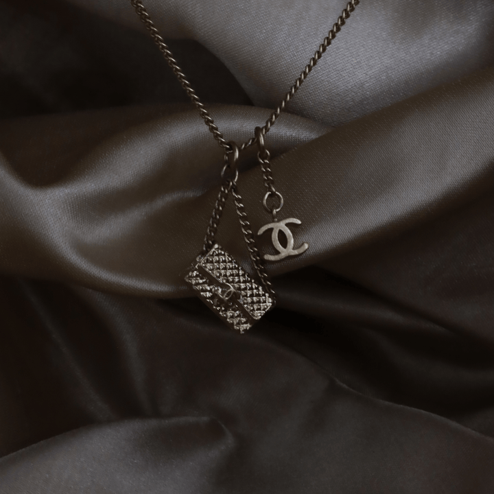 CHANEL COCO雙C包包吊墜項鏈|2005年款式|未使用品附原盒 - Vintasy