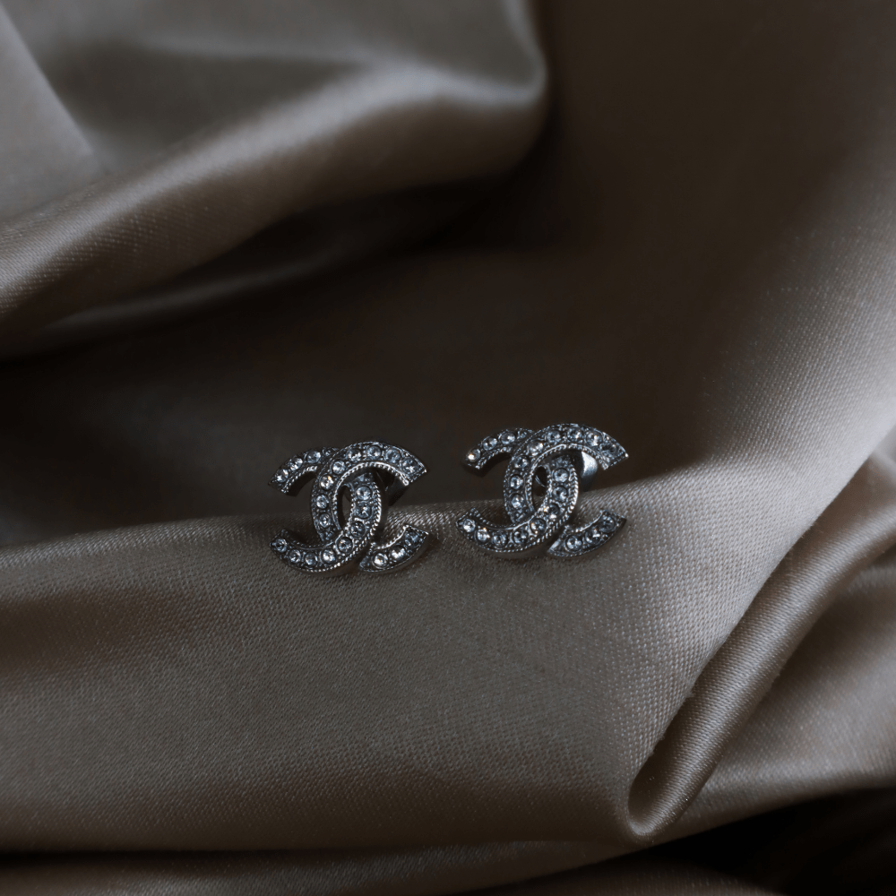 CHANEL COCO雙C水鑽耳針 - Vintasy