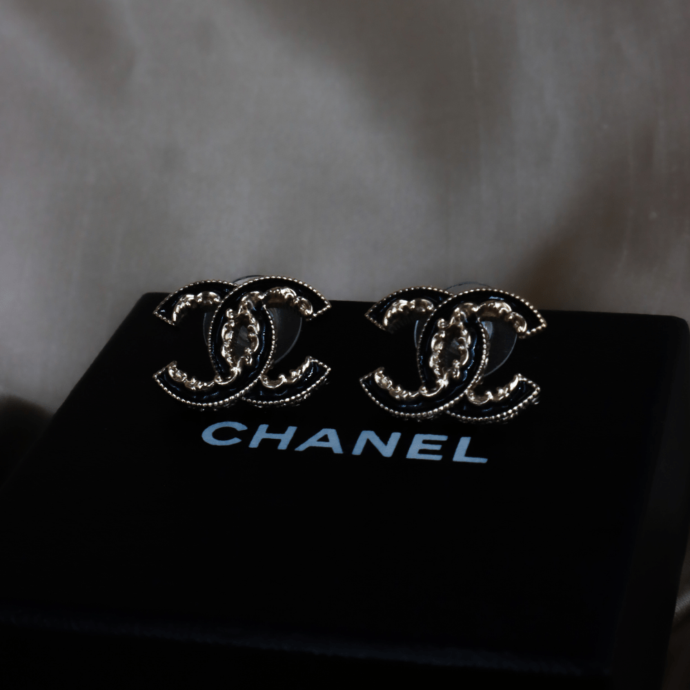 CHANEL 經典造型收藏級COCO雙C耳環 - Vintasy
