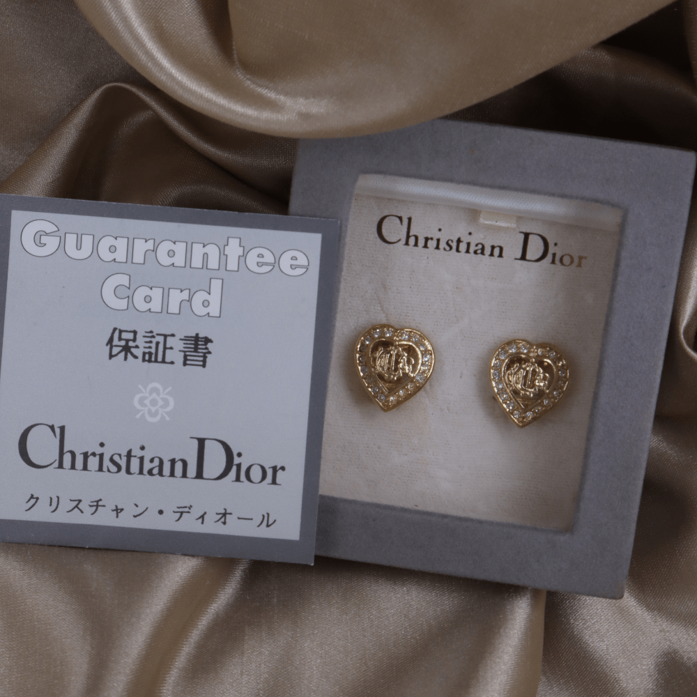 CHRISTIAN DIOR 馬車心心吊墜耳夾 | 1990年代款 |附原盒 - Vintasy
