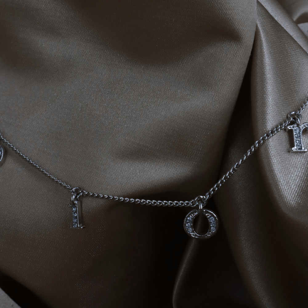 CHRISTIAN DIOR 閃石字母標誌銀鎖骨項鏈|2000年款 - Vintasy手鏈