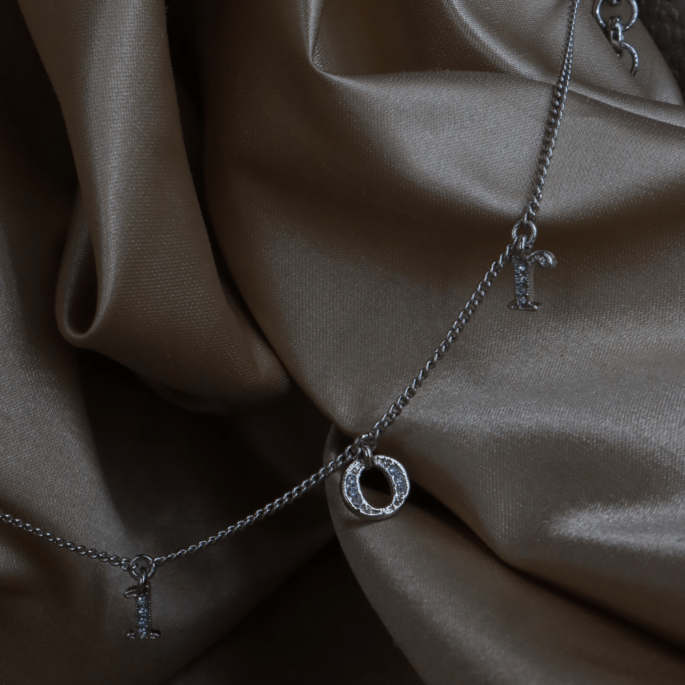 CHRISTIAN DIOR 閃石字母標誌銀鎖骨項鏈|2000年款 - Vintasy手鏈