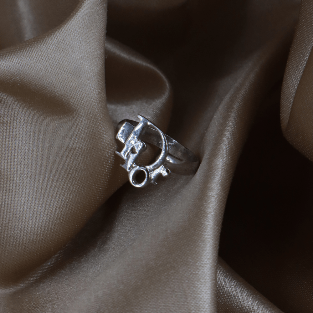 CHRISTIAN DIOR 簡約LOGO戒指 - Vintasy