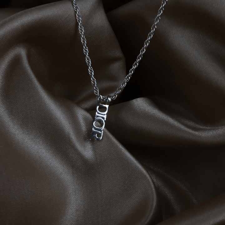 CHRISTIAN DIOR 簡約LOGO吊墜項鏈 - Vintasy項鏈