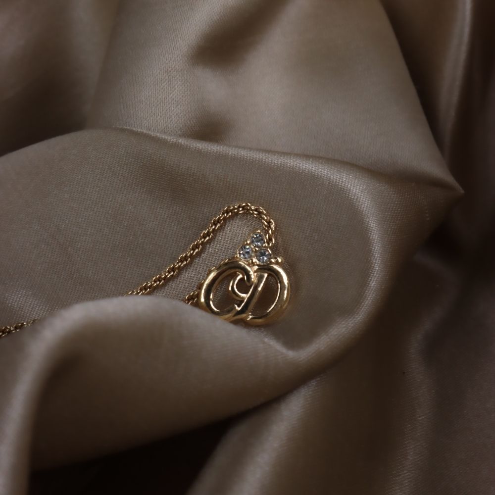 CHRISTIAN DIOR 簡約LOGO吊墜項鏈的 - Vintasy項鏈