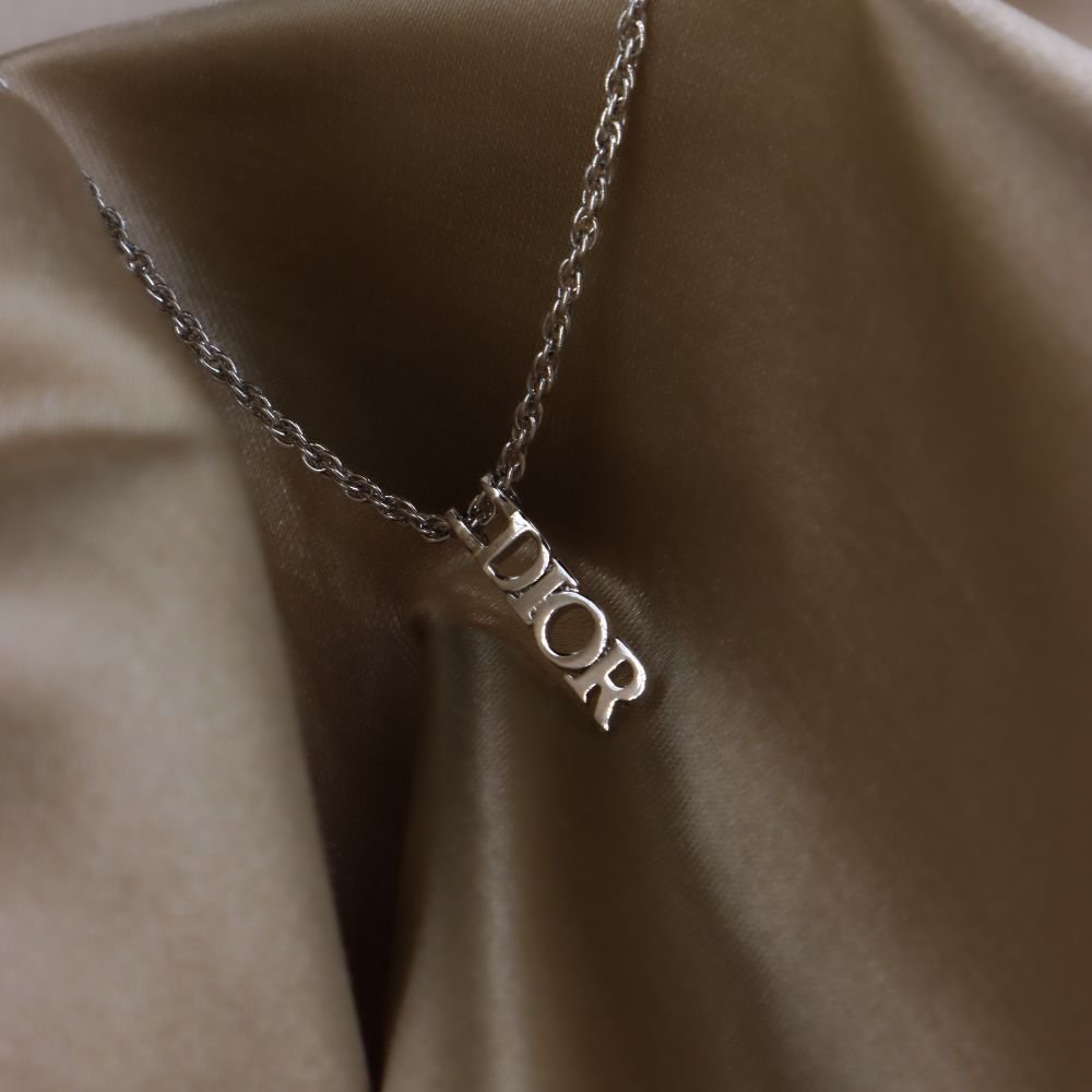 CHRISTIAN DIOR 簡約LOGO吊墜項鏈 - Vintasy項鏈