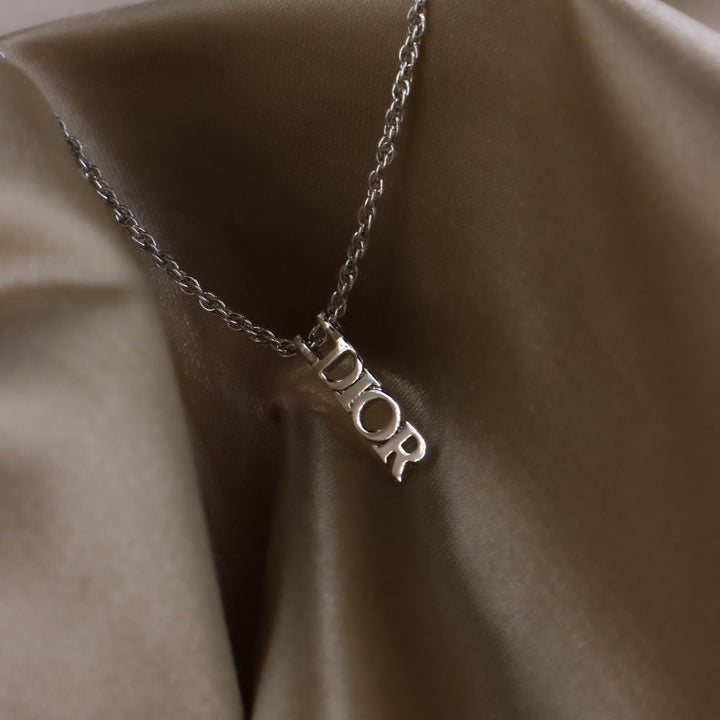 CHRISTIAN DIOR 簡約LOGO吊墜項鏈 - Vintasy項鏈