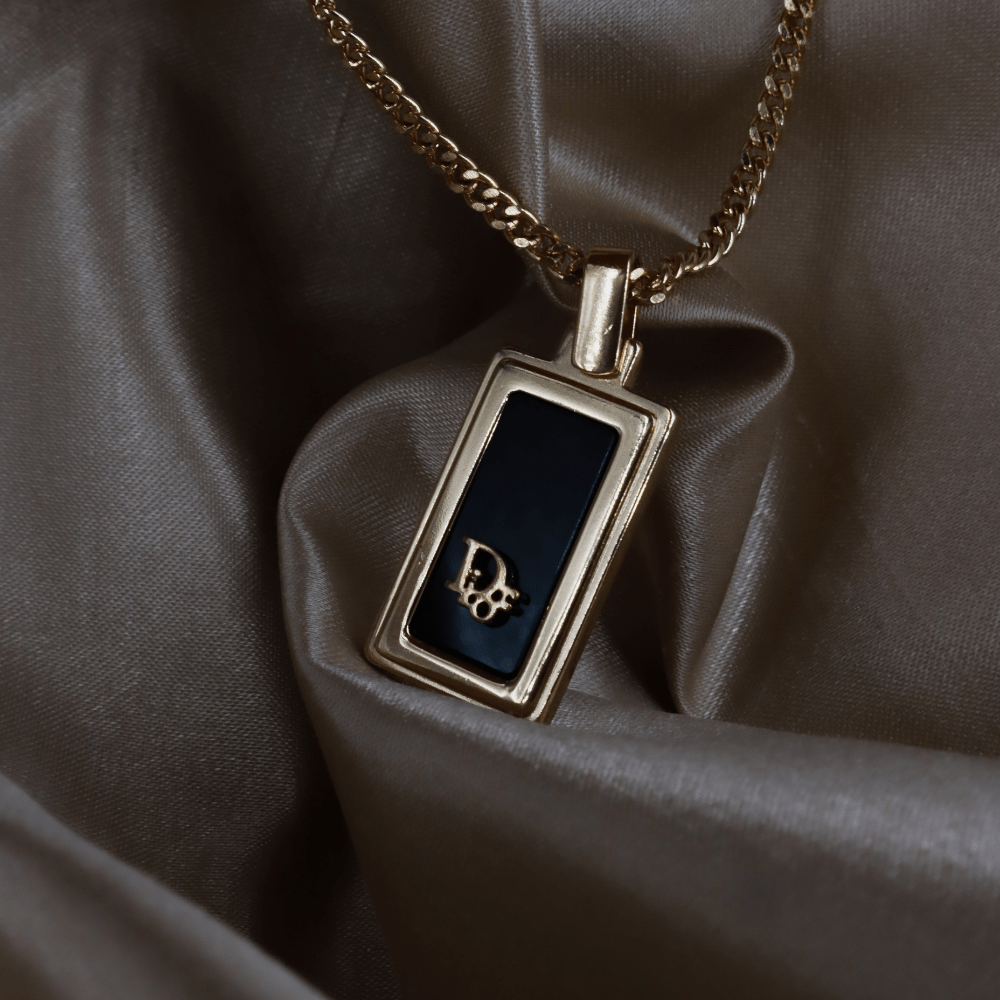 CHRISTIAN DIOR Logo小牌吊墜項鏈 - Vintasy
