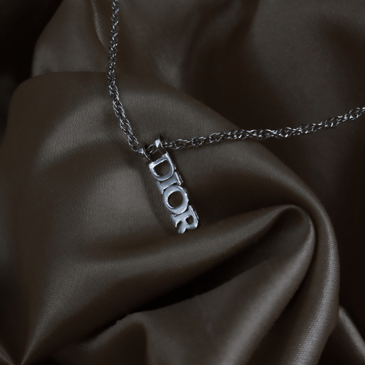 CHRISTIAN DIOR 簡約LOGO吊墜項鏈 - Vintasy項鏈