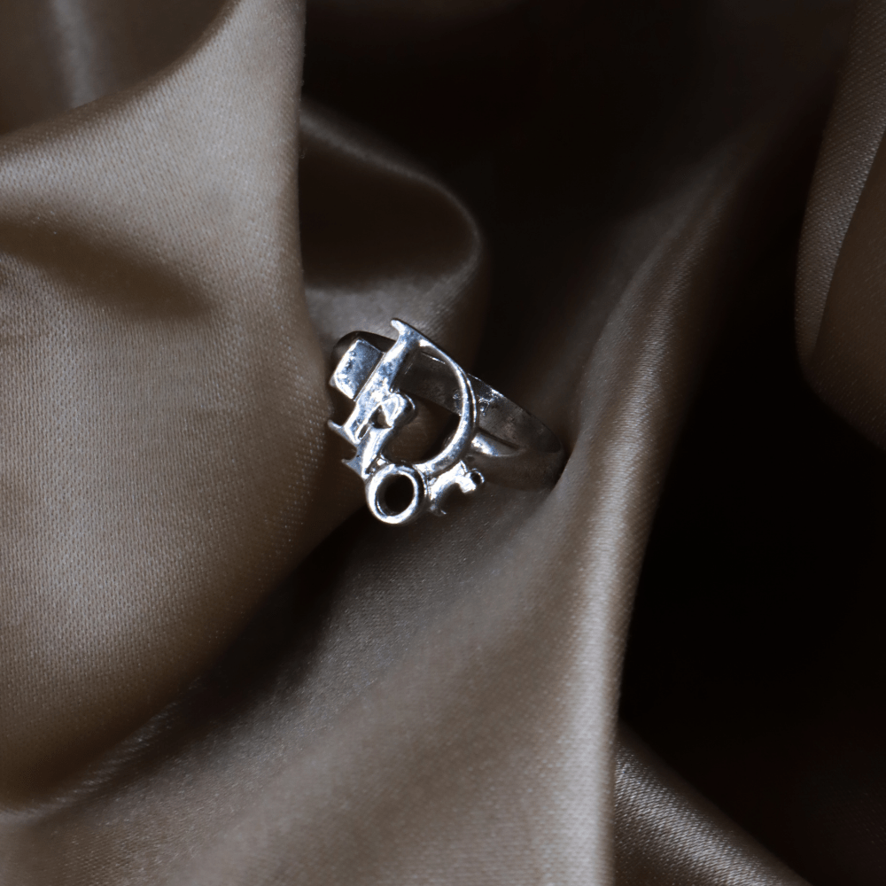 CHRISTIAN DIOR 簡約LOGO戒指 - Vintasy