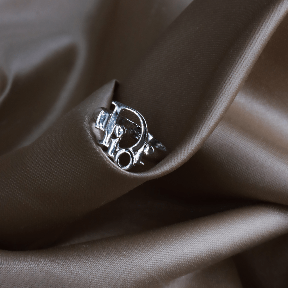 CHRISTIAN DIOR 簡約LOGO戒指 - Vintasy
