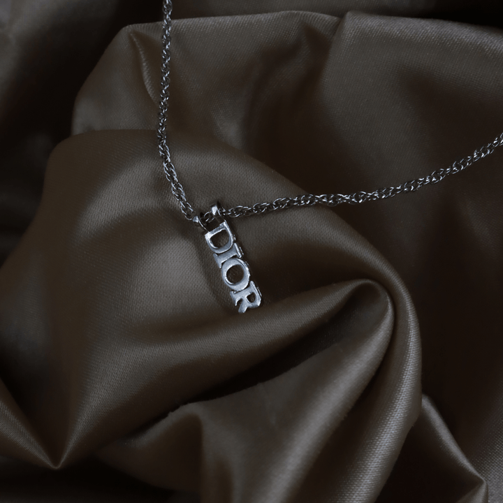 CHRISTIAN DIOR 簡約LOGO吊墜項鏈 - Vintasy項鏈