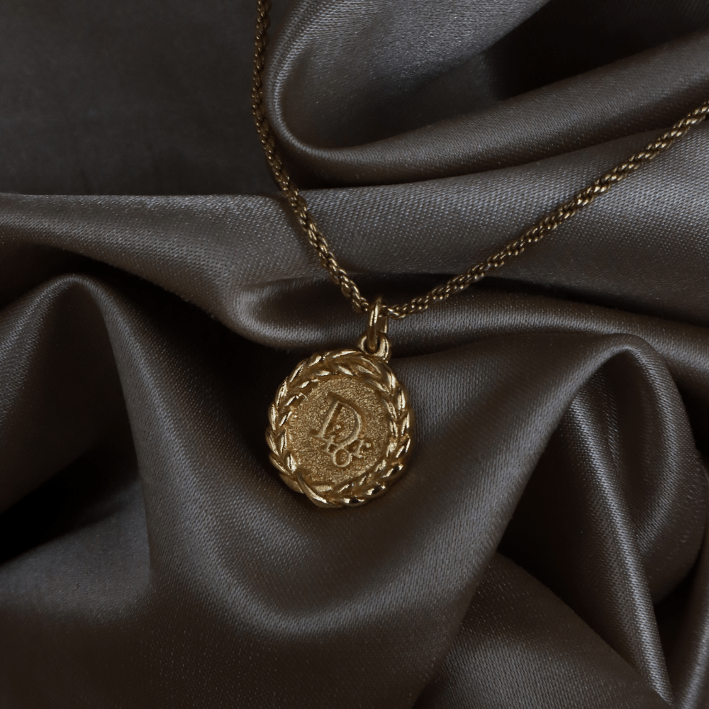 CHRISTIAN DIOR 復古金色月桂獎章項鏈 - Vintasy