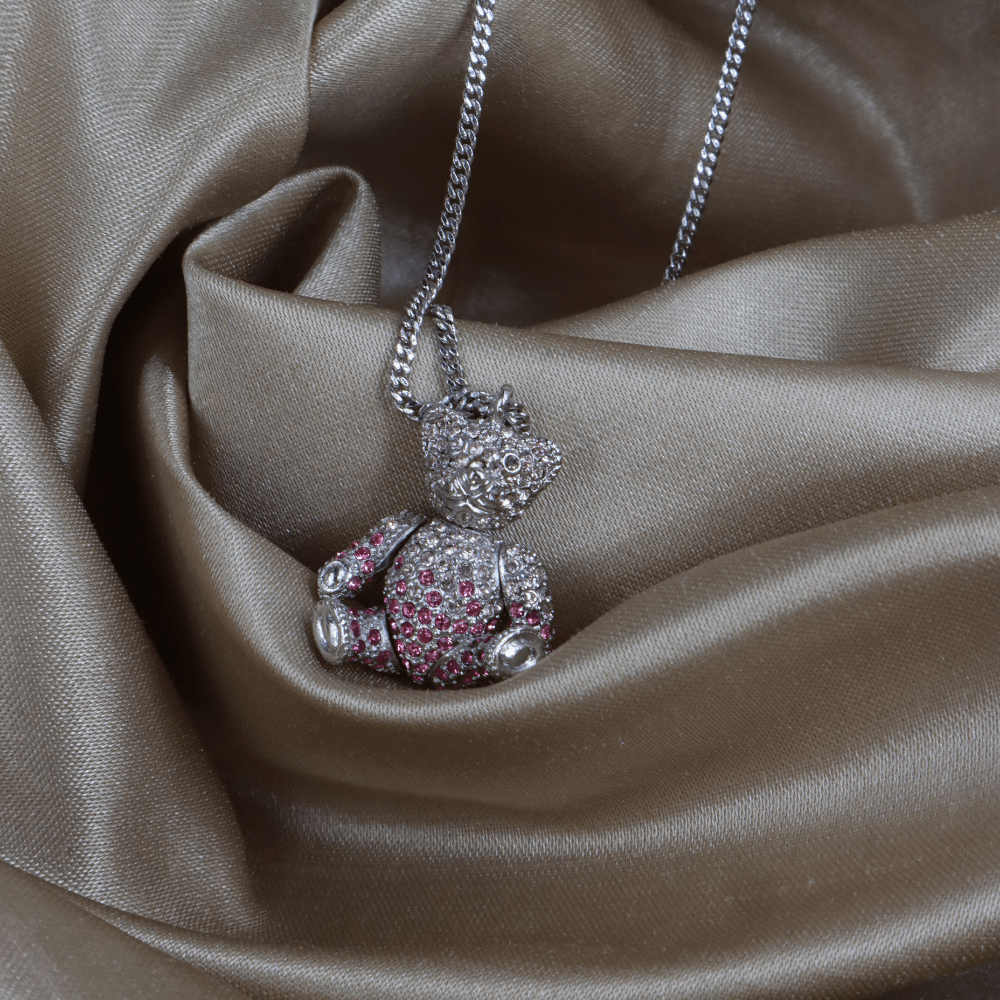 CHRISTIAN DIOR 粉紅小熊閃石吊墜項鏈 - Vintasy