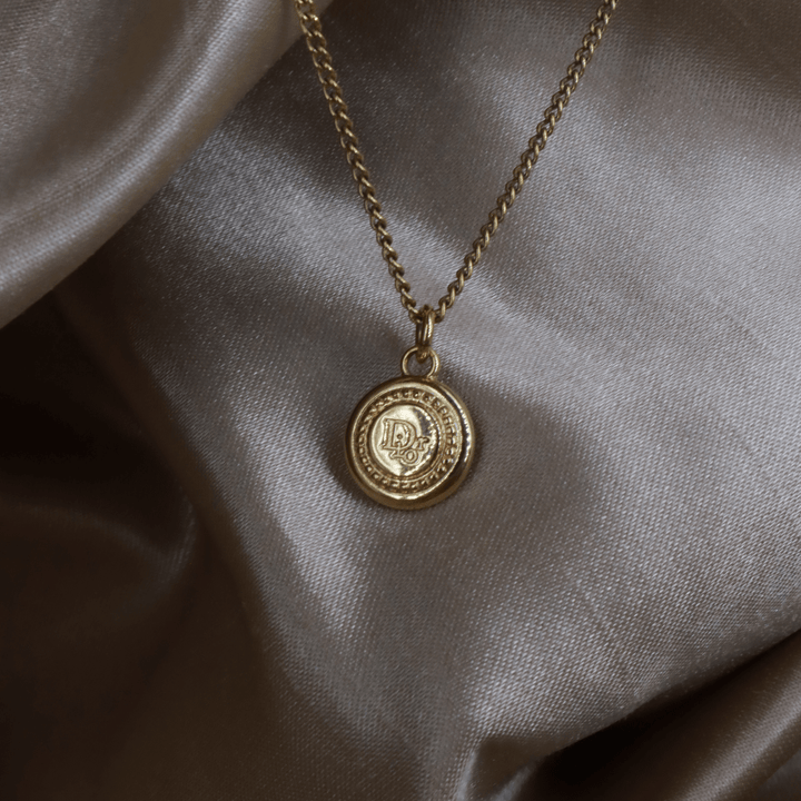 CHRISTIAN DIOR 絕版硬幣項鏈 - Vintasy