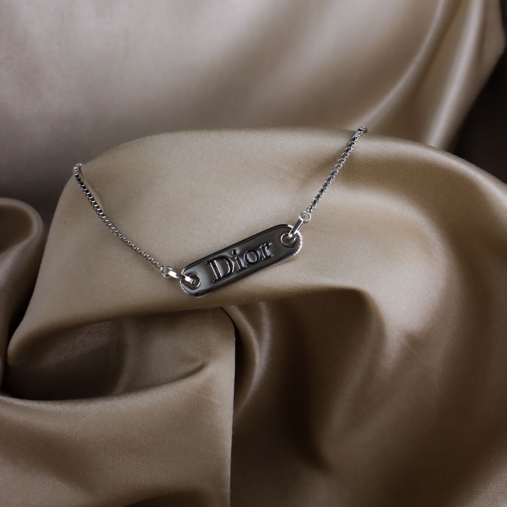 CHRISTIAN DIOR 簡約小牌吊墜項鏈 - Vintasy項鏈