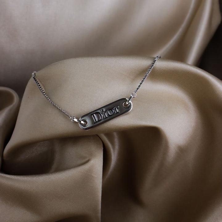 CHRISTIAN DIOR 簡約小牌吊墜項鏈 - Vintasy項鏈