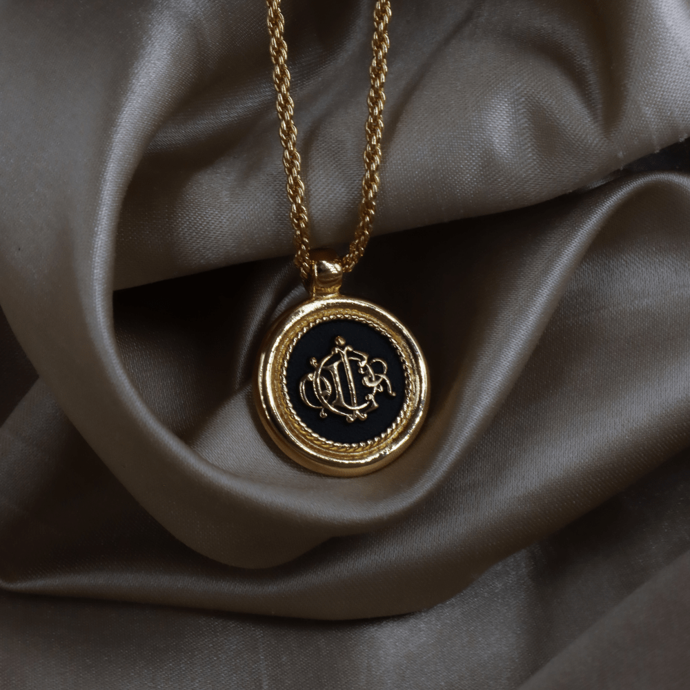 CHRISTIAN DIOR 絕版馬車硬幣項鏈 - Vintasy