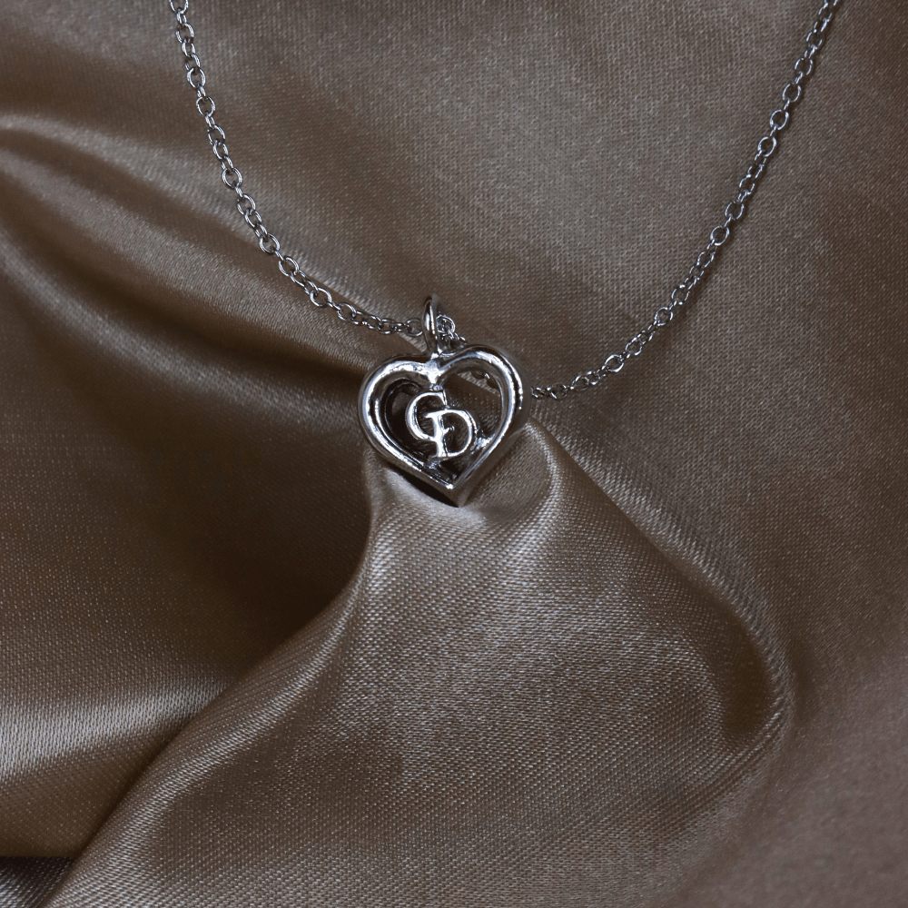 CHRISTIAN DIOR 簡約心心吊墜項鏈 |未使用品|附原裝小牌 - Vintasy