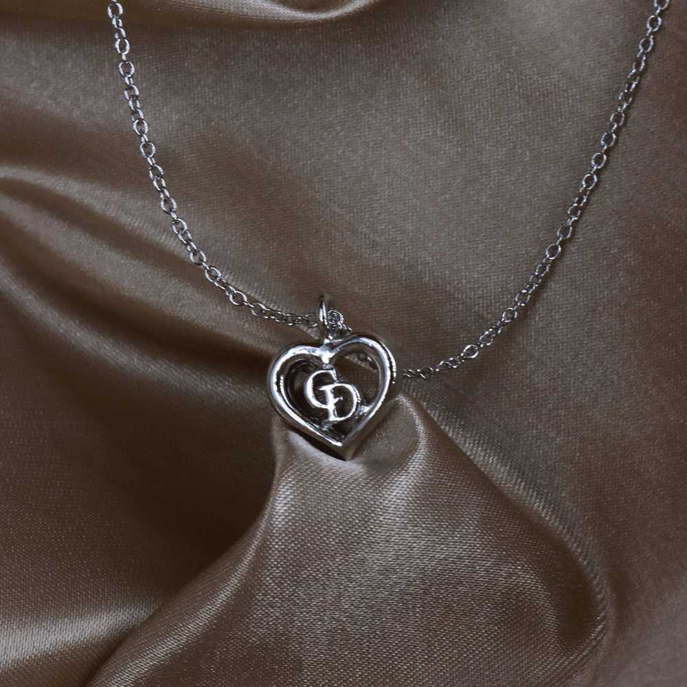 CHRISTIAN DIOR 簡約心心吊墜項鏈 |未使用品|附原裝小牌 - Vintasy