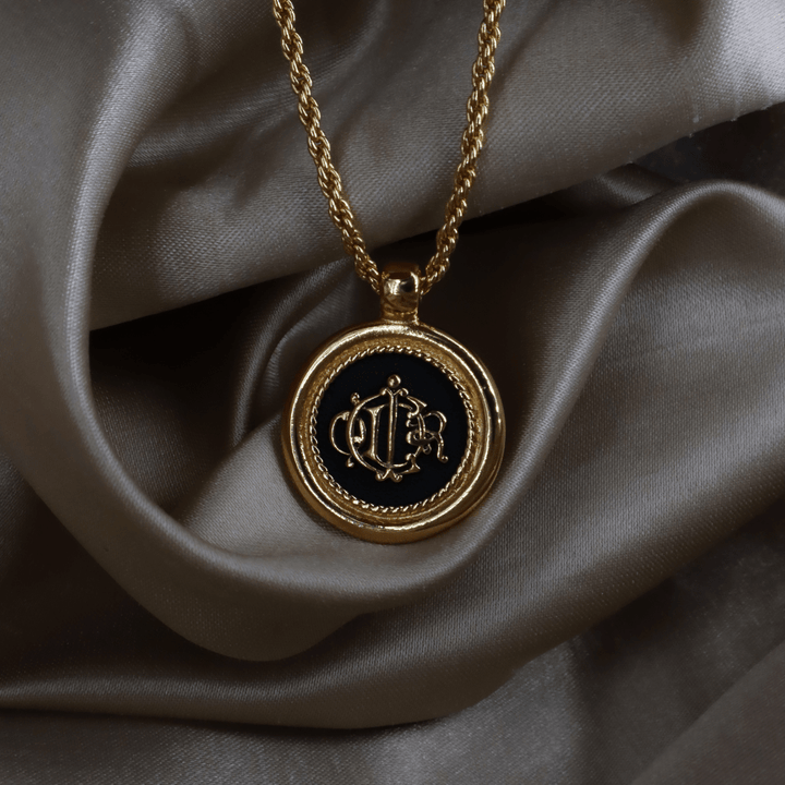 CHRISTIAN DIOR 絕版馬車硬幣項鏈 - Vintasy