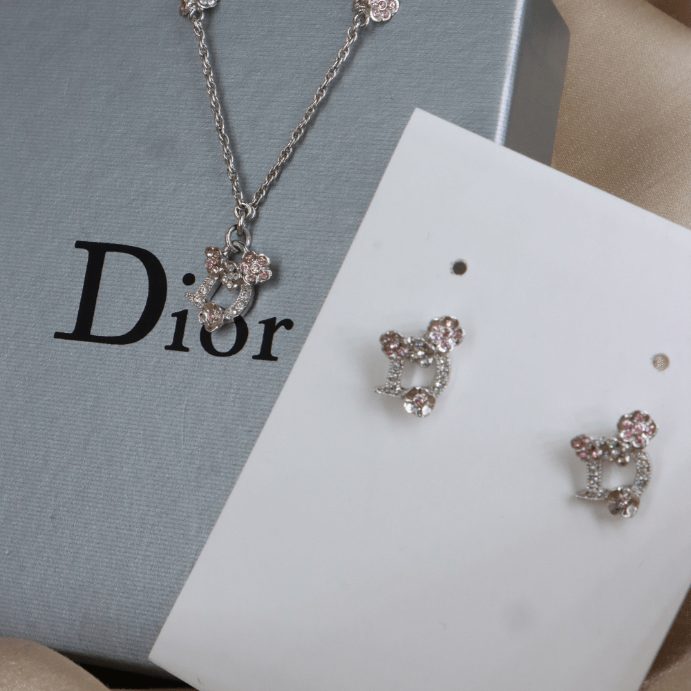 CHRISTIAN DIOR 粉紅閃石吊墜項鏈連耳環 |未使用品附原盒 - Vintasy項鏈