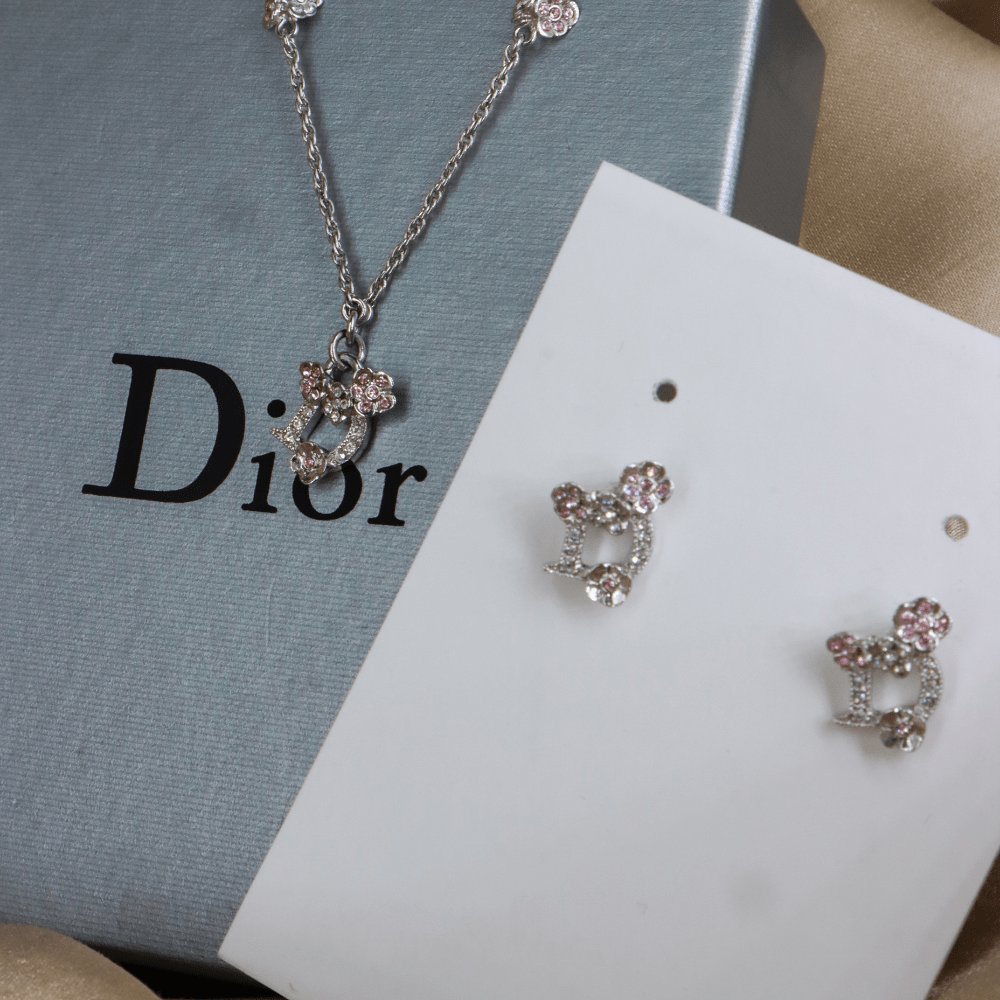 CHRISTIAN DIOR 粉紅閃石吊墜項鏈連耳環 |未使用品附原盒 - Vintasy項鏈