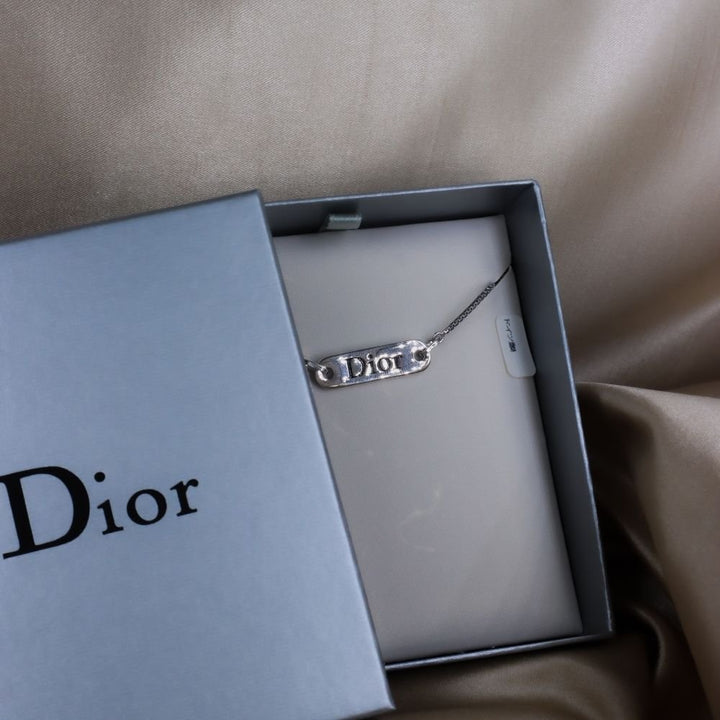 CHRISTIAN DIOR 簡約小牌吊墜項鏈 - Vintasy項鏈