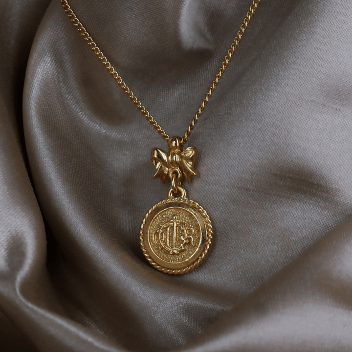 CHRISTIAN DIOR 絕版馬車硬幣蝴蝶結項鏈 - Vintasy