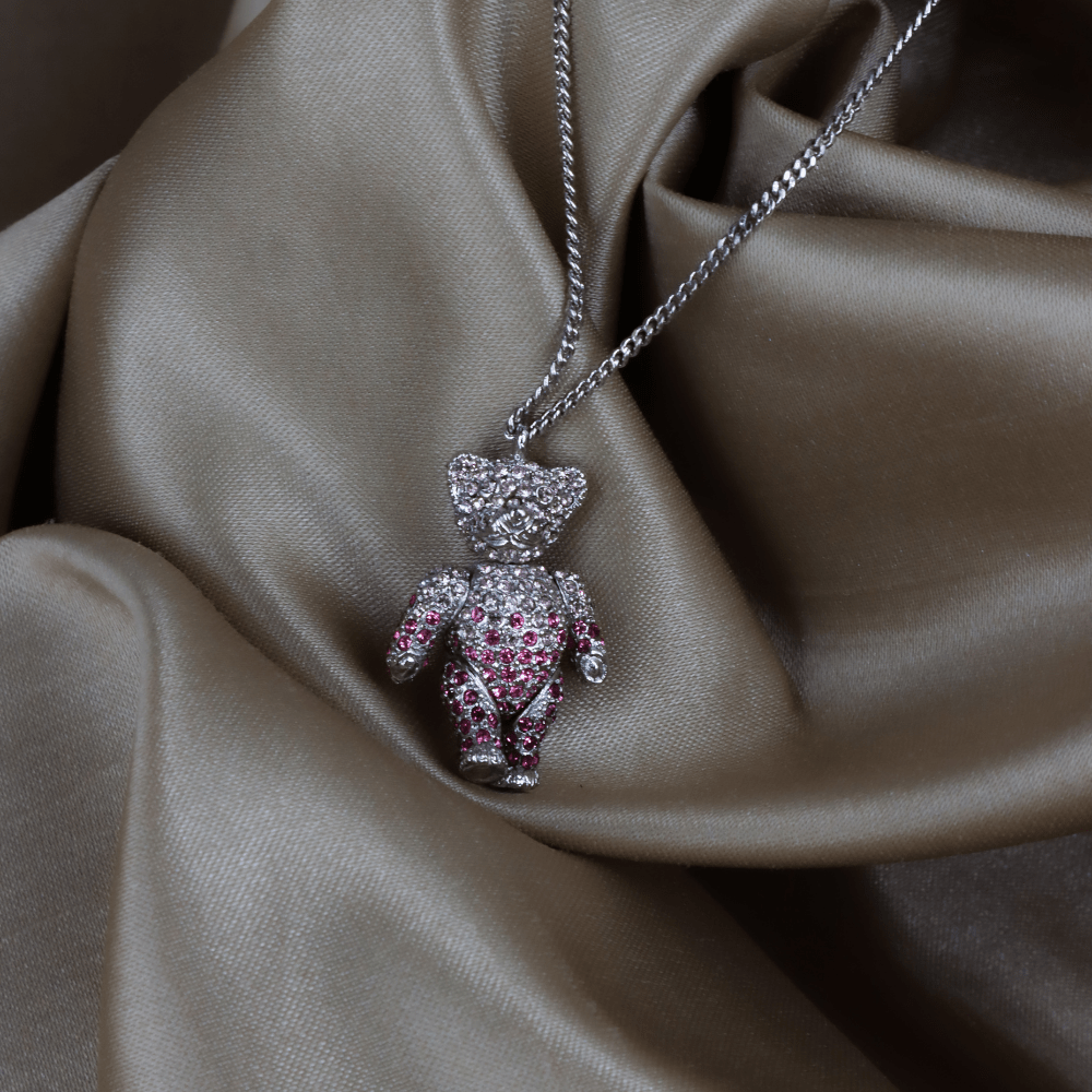 CHRISTIAN DIOR 粉紅小熊閃石吊墜項鏈 - Vintasy
