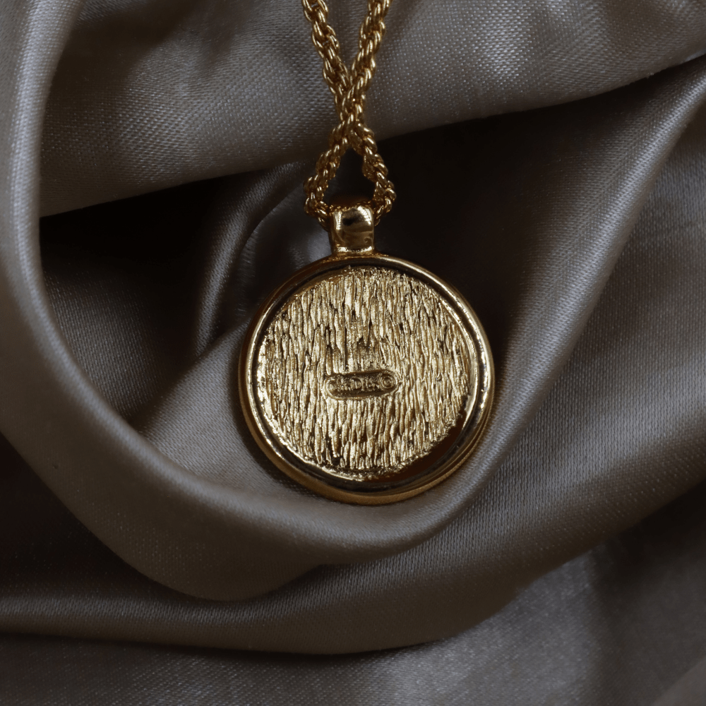 CHRISTIAN DIOR 絕版馬車硬幣項鏈 - Vintasy