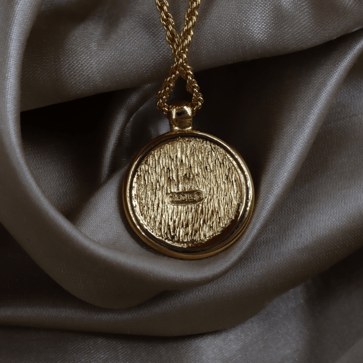 CHRISTIAN DIOR 絕版馬車硬幣項鏈 - Vintasy