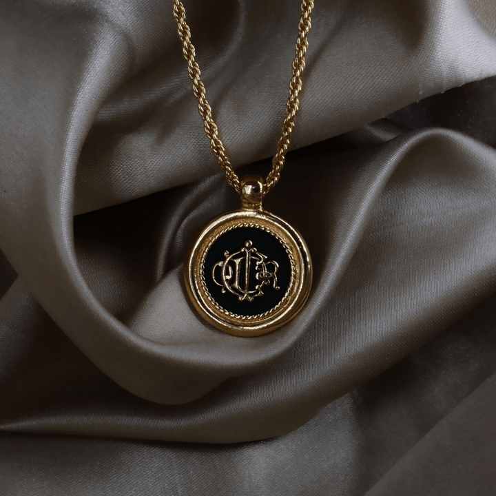 CHRISTIAN DIOR 絕版馬車硬幣項鏈 - Vintasy