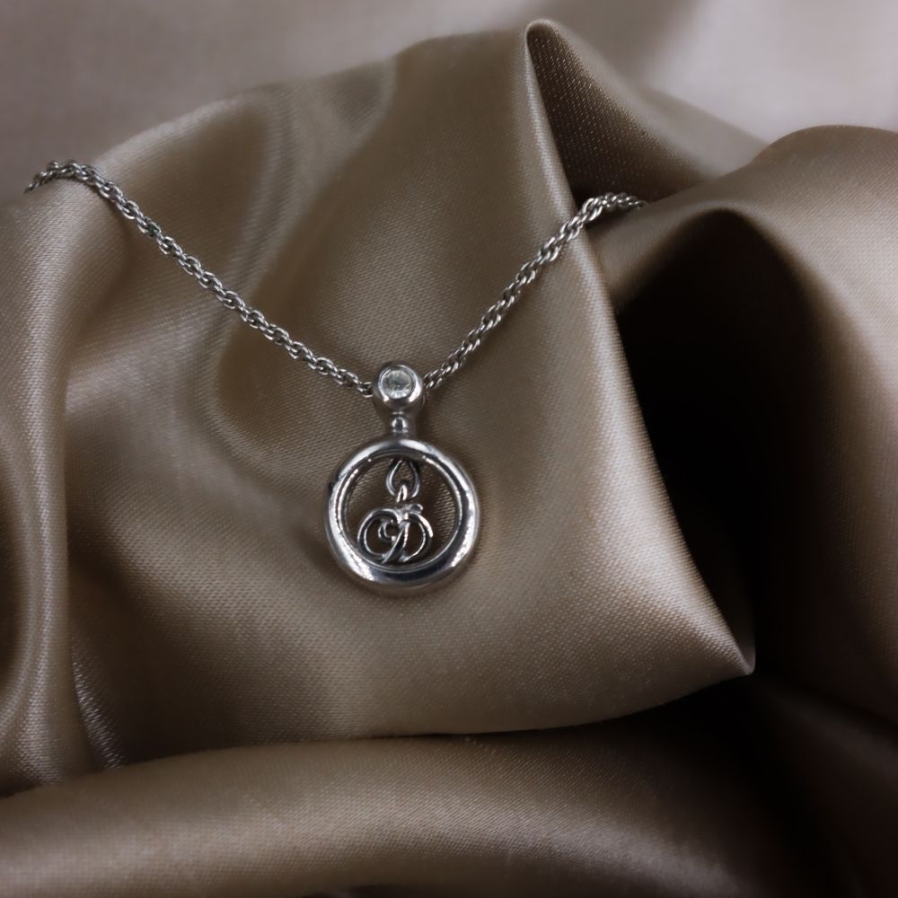 CHRISTIAN DIOR Amphibole Pendant Necklace Simple Small Pendant