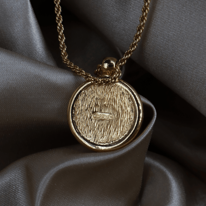 CHRISTIAN DIOR 絕版馬車硬幣項鏈 - Vintasy