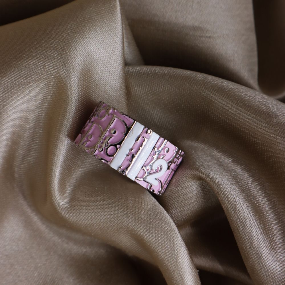 CHRISTIAN DIOR 粉紅軍牌戒指 - Vintasy