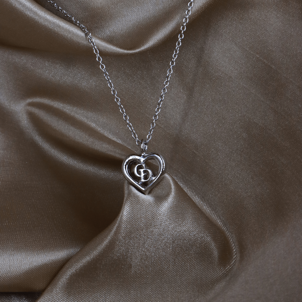 CHRISTIAN DIOR 簡約心心吊墜項鏈 |未使用品|附原裝小牌 - Vintasy