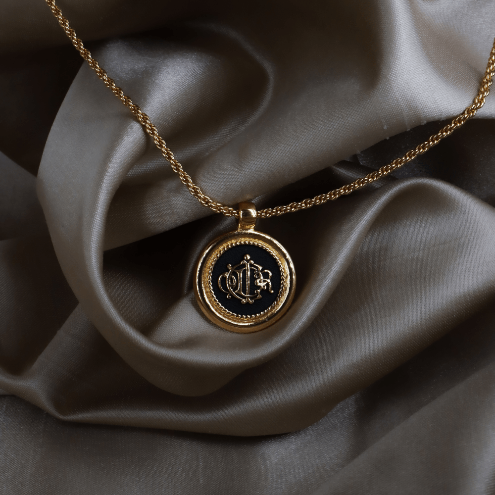 CHRISTIAN DIOR 絕版馬車硬幣項鏈 - Vintasy