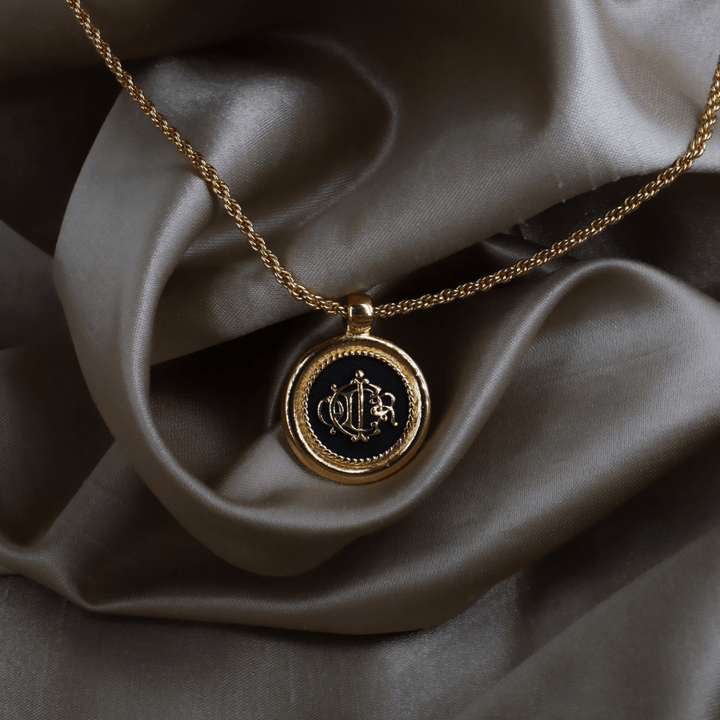 CHRISTIAN DIOR 絕版馬車硬幣項鏈 - Vintasy