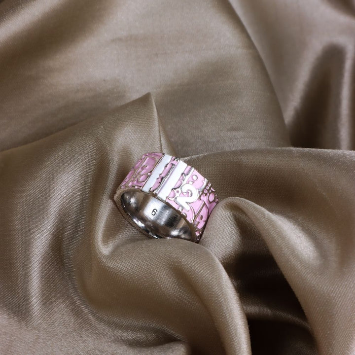 CHRISTIAN DIOR 粉紅軍牌戒指 - Vintasy